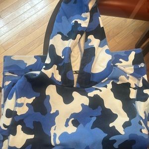 Boys L (12-14) blue camo Tek Gear ultra soft hoodie